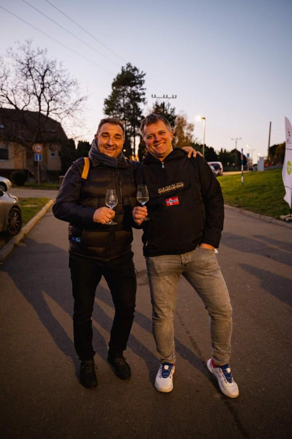 N&aacute;v&scaron;těvn&iacute;ci vinařsk&eacute; akce v Rakvic&iacute;ch