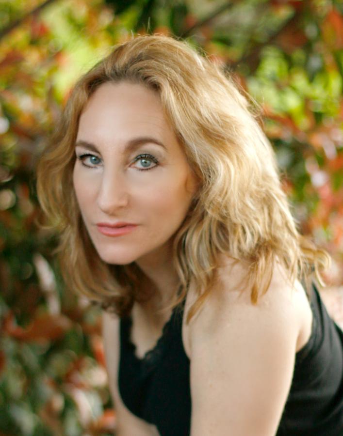 fiona-bloom-marchphotopressshot1.jpg