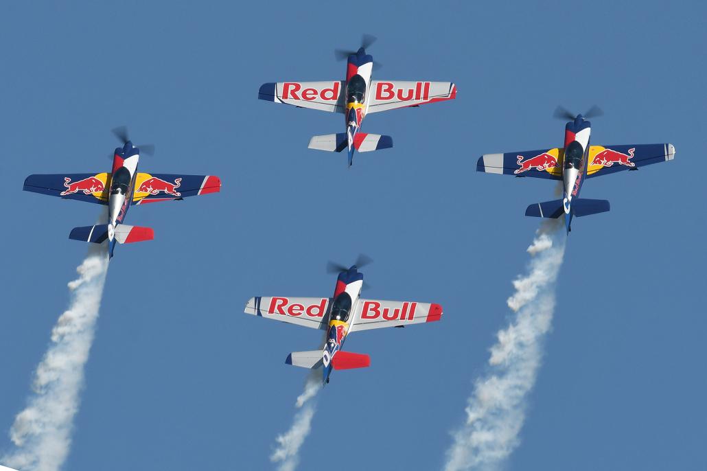 flying-bulls-aerobatics-team-foto-petr-kolmann-1.jpg