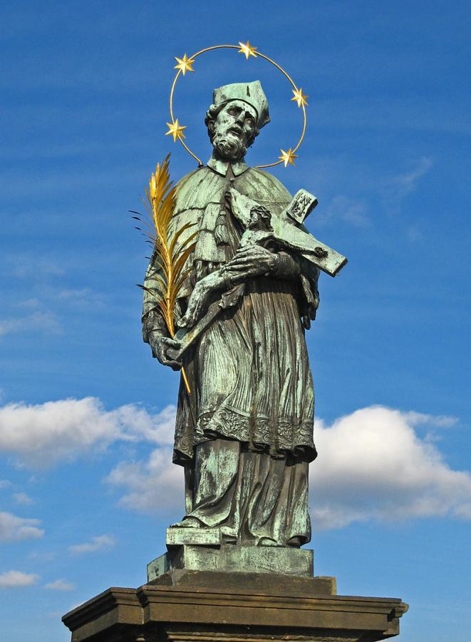 jan-nepomucky-na-karlove-moste-detail.jpg